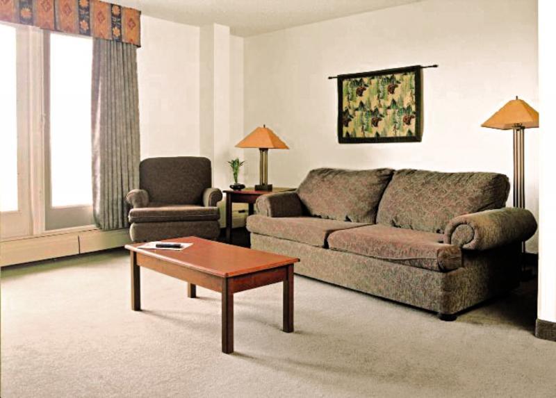 Coast Fraser Tower Yellowknife Room photo
