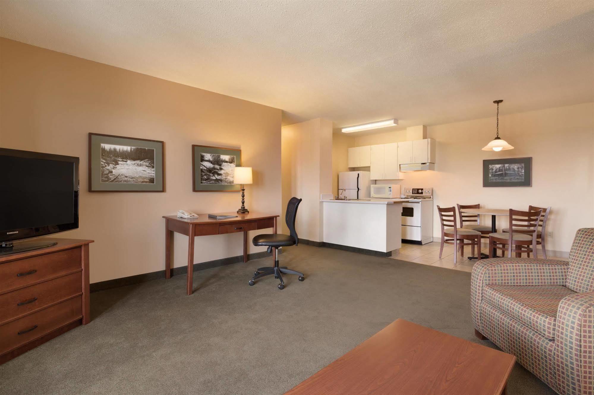 Coast Fraser Tower Yellowknife Exterior photo